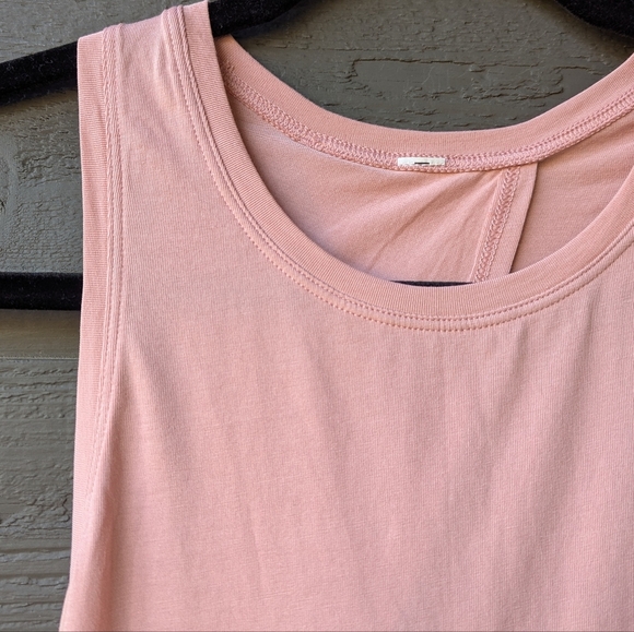Lululemon All Tied Up Tank Top Coral Pink Size 8 Yoga Pilates Barre - Picture 2 of 5